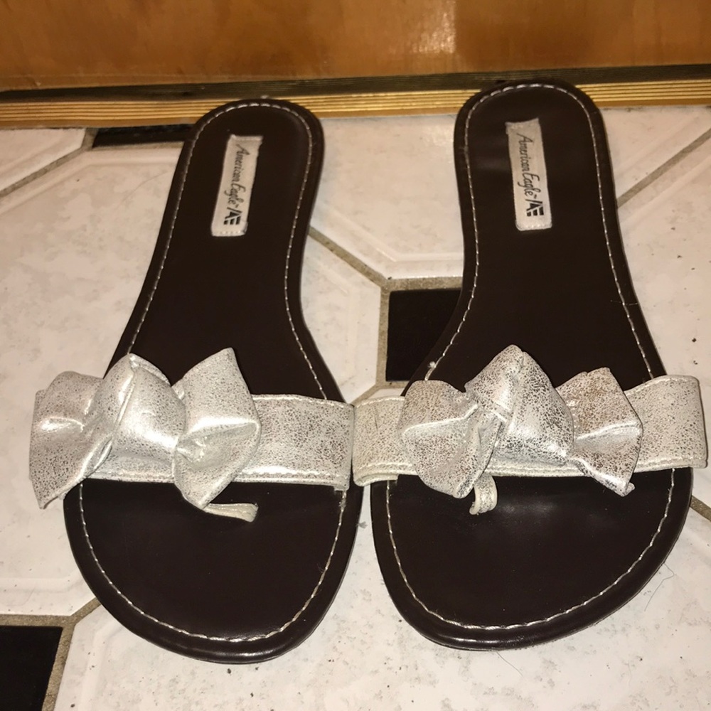 9.5 Women’s American Eagle Sandal w/ bow EUC
